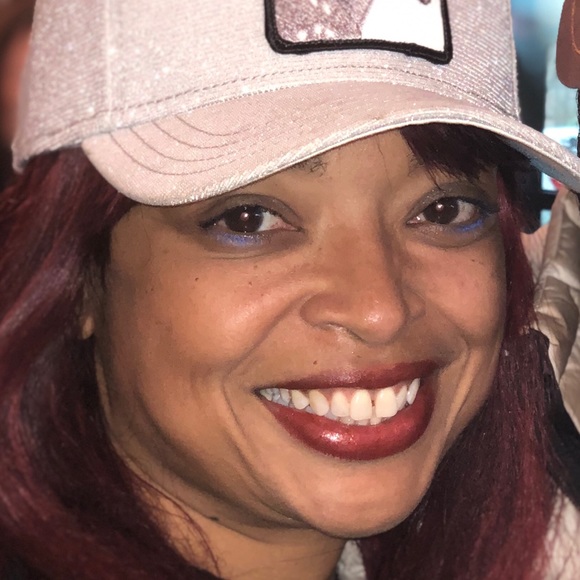 Meet your Posher, Jennifer - Picture 3 of 4